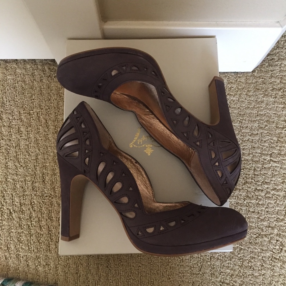 Anthropologie Miss Albright Madan Petal Scalloped Heels - Picture 4 of 6